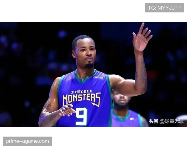 拉沙德·刘易斯无球跑位拉开空间，高效三分改变球队进攻结构